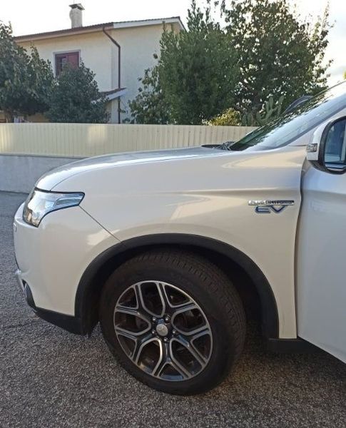 Mitsubishi Outlander • 2015 • 194,000 km 4