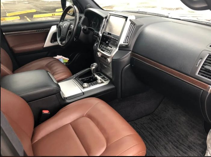 Toyota Land Cruiser • 2018 • 85,000 km 2