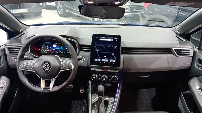 Renault Clio • 2023 • 10,831 km 8