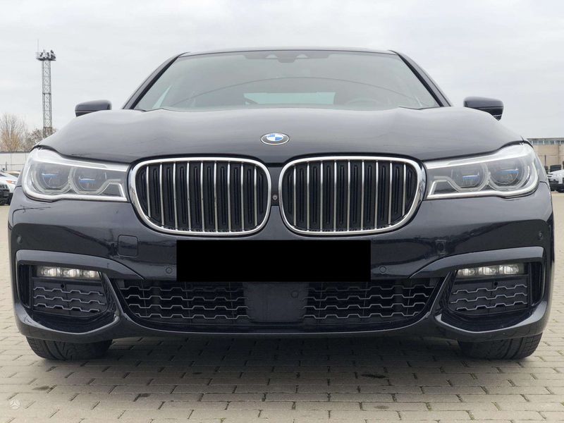 BMW 7 • 2016 • 110,000 km 12