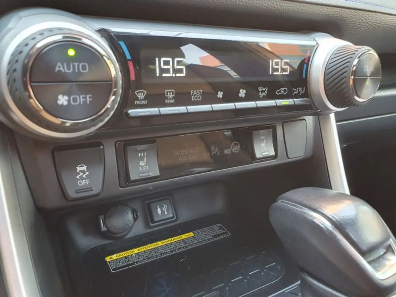 Toyota RAV4 • 2019 • 50,000 km 9