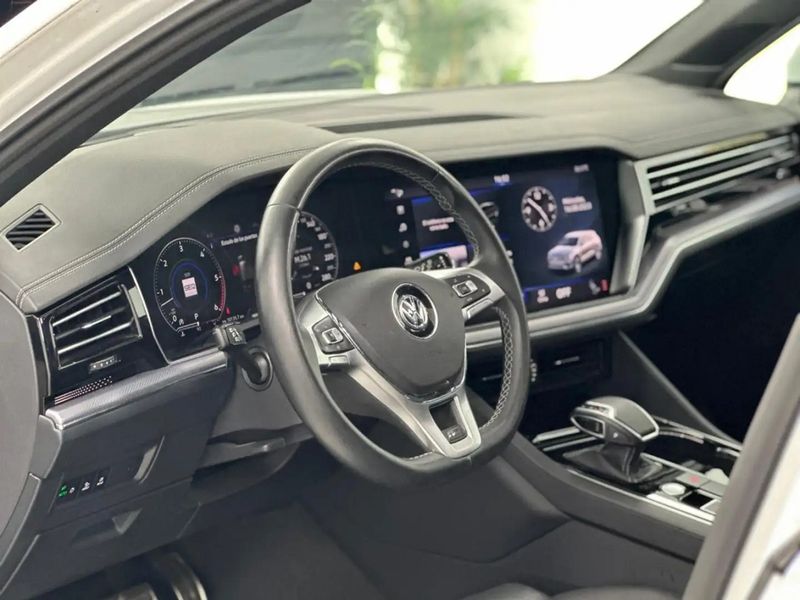Volkswagen Touareg • 2019 • 155,000 km 3