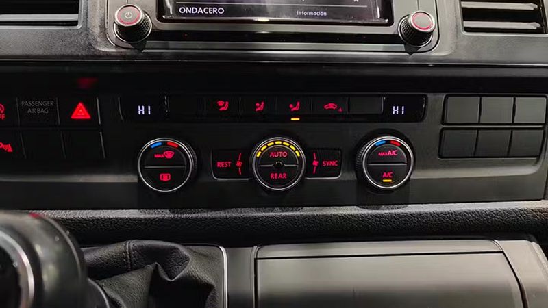 Volkswagen Multivan • 2019 • 121,103 km 9