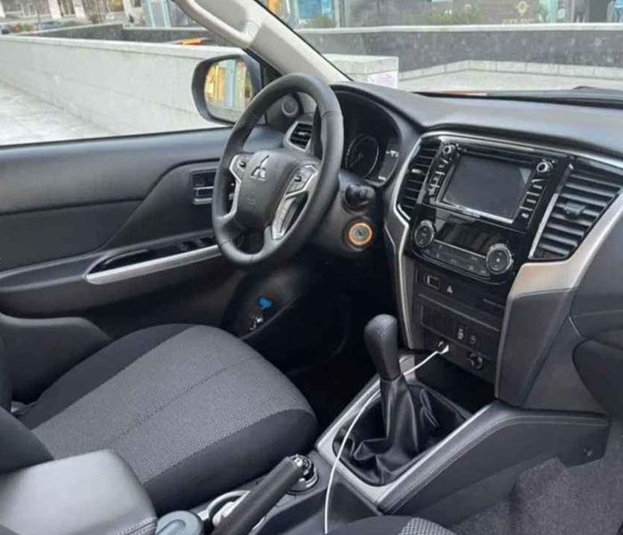 Mitsubishi Outlander • 2022 • 50,000 km 3