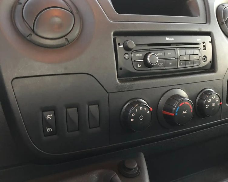 Renault Master • 2015 • 145,000 km 2