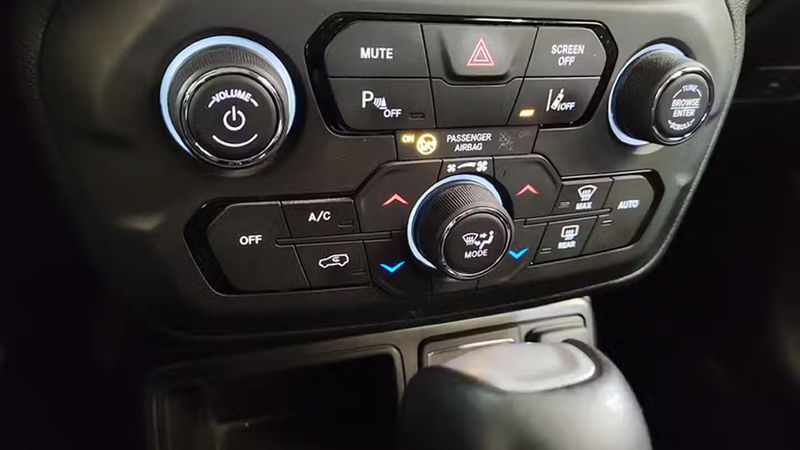 Jeep Renegade • 2020 • 60,478 km 13