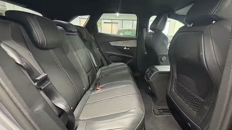 Peugeot 3008 • 2022 • 13,601 km 10