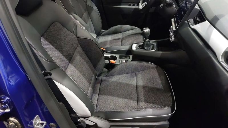 Renault Captur • 2023 • 8,238 km 7