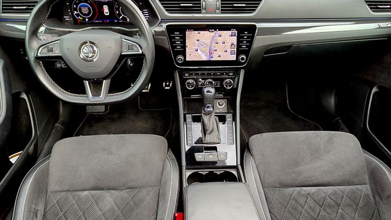 Škoda Superb Combi • 2019 • 123,320 km 6