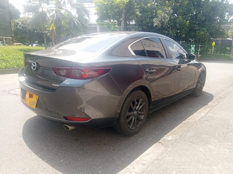 Mazda 3 • 2021 • 44,200 km 4