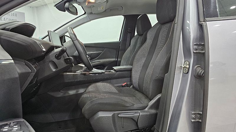 Peugeot 3008 • 2022 • 56,705 km 5