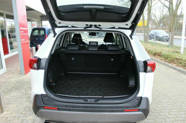 Toyota RAV4 Hybrid • 2020 • 45,000 km 8