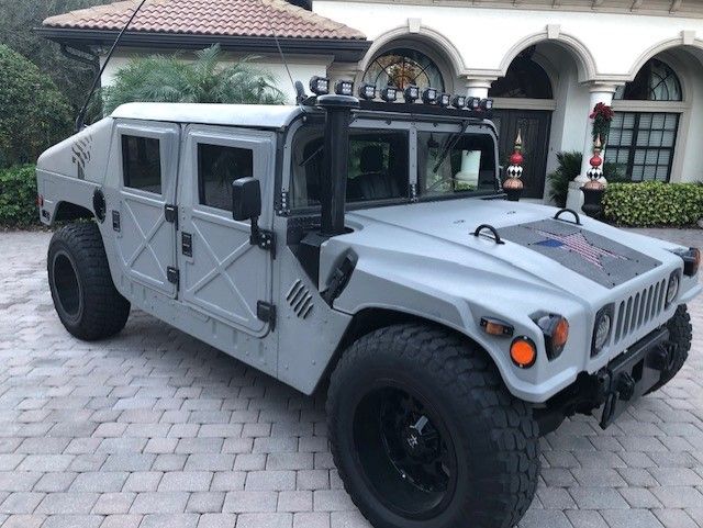 Hummer H1 • 2001 • 1,234 km 1