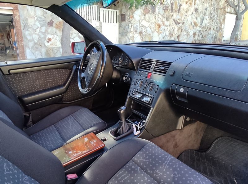 Mercedes-Benz C-Class • 1996 • 218,000 km 3