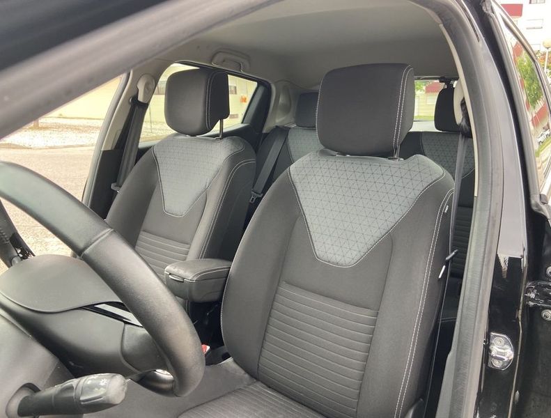 Renault Clio • 2014 • 132,000 km 4