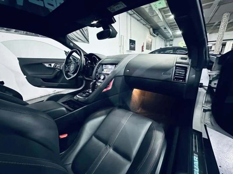 Jaguar F-Type • 2017 • 48,000 km 9