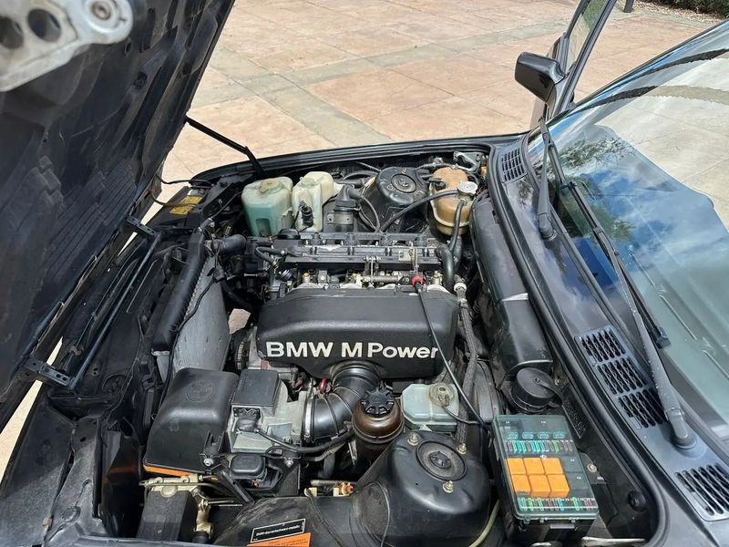 BMW M3 • 1986 • 165,500 km 11