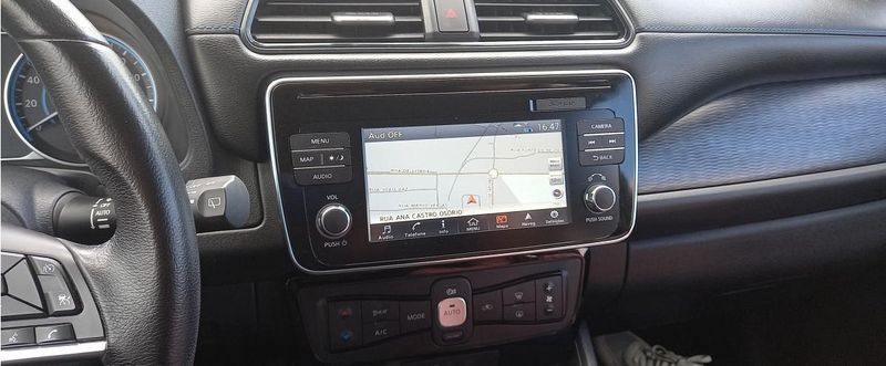 Nissan Leaf • 2018 • 90,000 km 4
