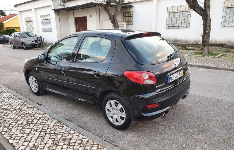 Peugeot 206 • 2010 • 110,000 km 2