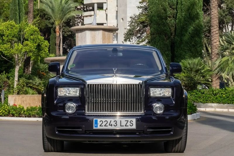 Rolls-Royce Phantom • 2011 • 75,000 km 2