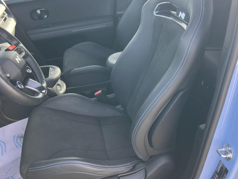 Hyundai Ioniq Electric • 2024 • 20,256 km 13