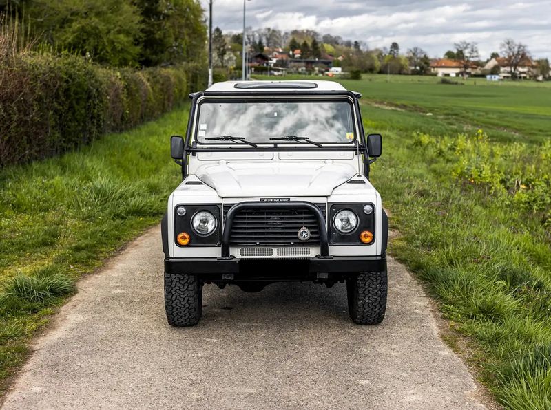 Land Rover Defender • 1998 • 122,600 km 8