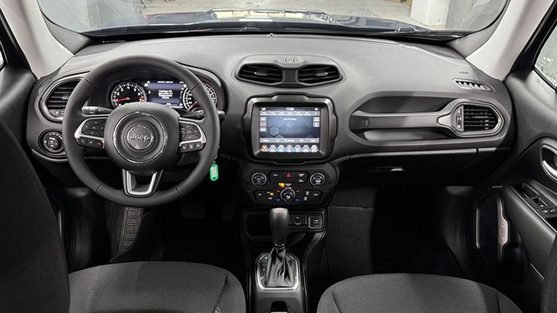 Jeep Renegade • 2023 • 123 km 6