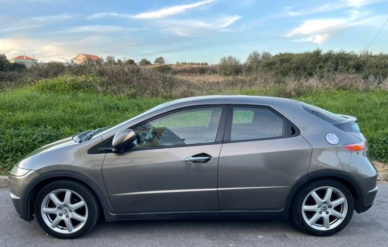 Honda Civic • 2008 • 120,000 km 1