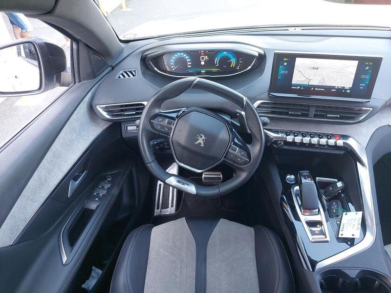 Peugeot 3008 • 2020 • 50,282 km 2
