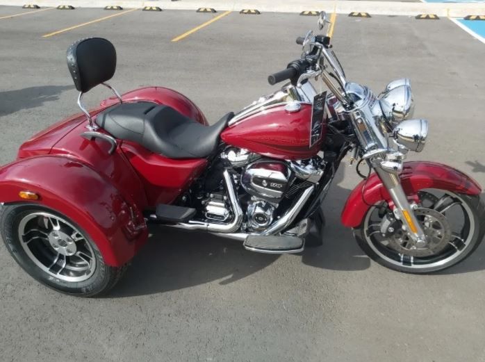 Harley Davidson road king • 2020 • 5,000 km 3