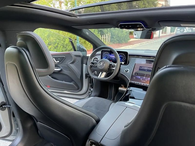 Mercedes-Benz E-Class • 2023 • 33,580 km 10