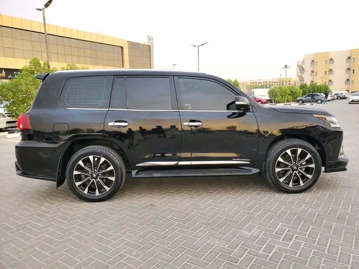 Lexus LX • 2021 • 23 km 2