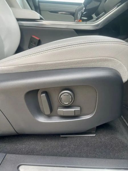 Land Rover Range Rover Evoque • 2019 • 56,000 km 12