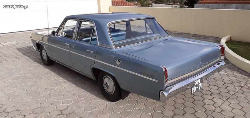 Plymouth Voyager • 1980 • 70,000 km 5