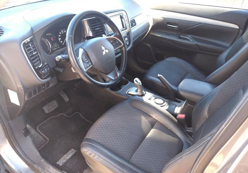 Mitsubishi Outlander • 2014 • 160,000 km 5