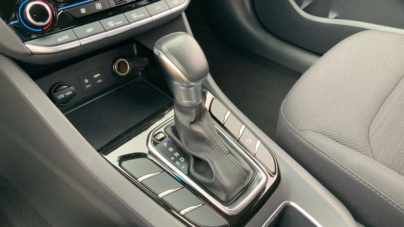 Hyundai Ioniq Hybrid • 2018 • 83,500 km 10