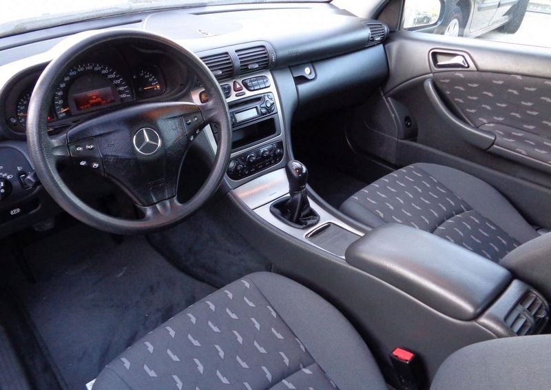 Mercedes-Benz C • 2004 • 180,000 km 4