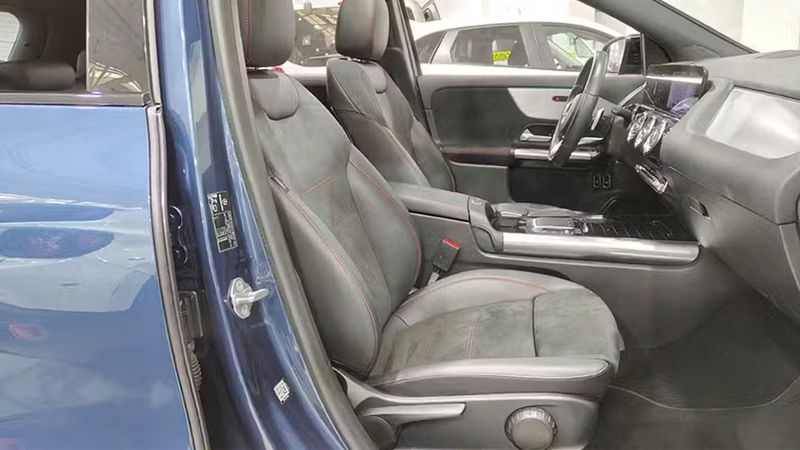 Mercedes-Benz GLA • 2020 • 23,622 km 14