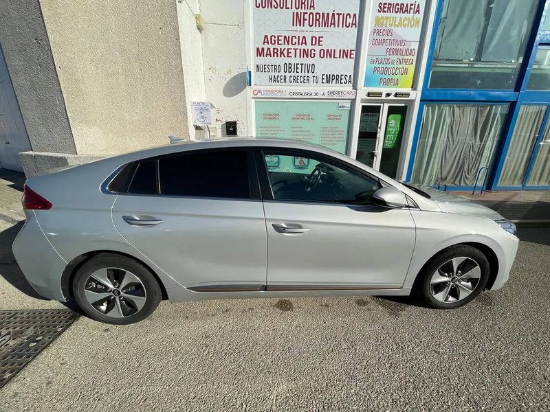 Hyundai Ioniq Hybrid • 2017 • 145,000 km 2