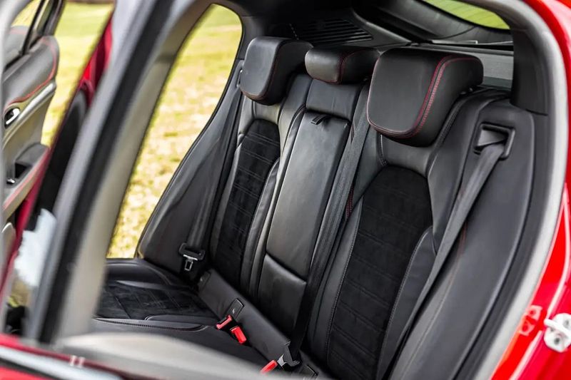 Alfa Romeo Stelvio • 2017 • 51,000 km 2