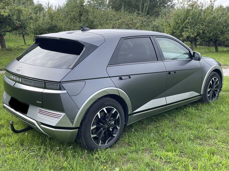 Hyundai Ioniq Electric • 2022 • 18,500 km 5