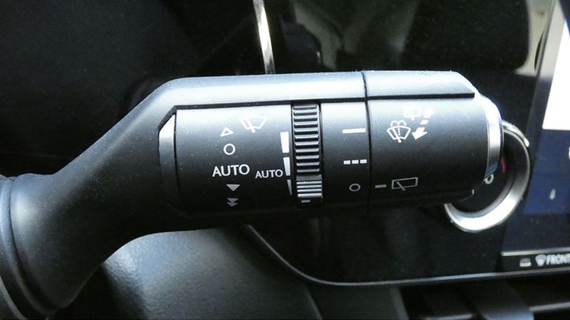 Lexus NX • 2022 • 4,056 km 7