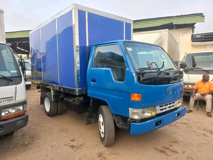 Toyota Dyna • 2014 • 50,000 km 1