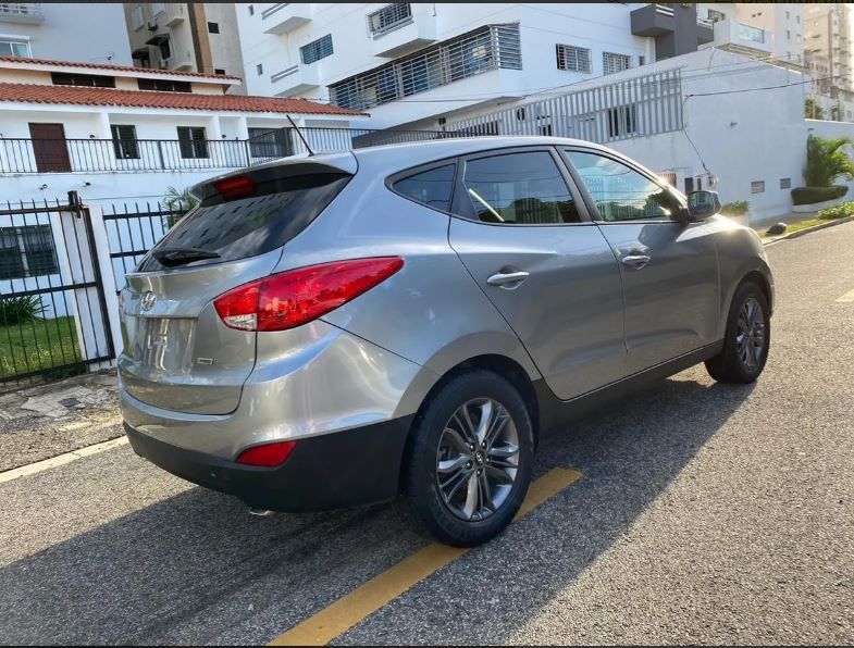 Hyundai Santa Fe • 2015 • 110,000 km 1