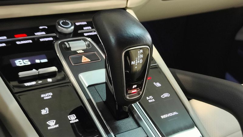 Porsche Cayenne Coupe • 2022 • 34,805 km 8