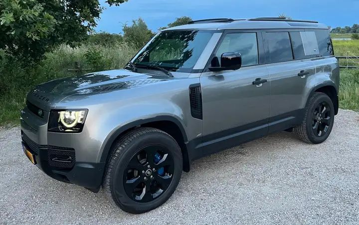 Land Rover Defender • 2022 • 7,000 km 8