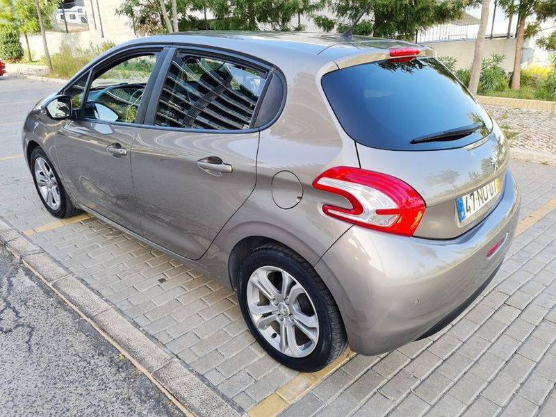 Peugeot 207 • 2013 • 131,000 km 2