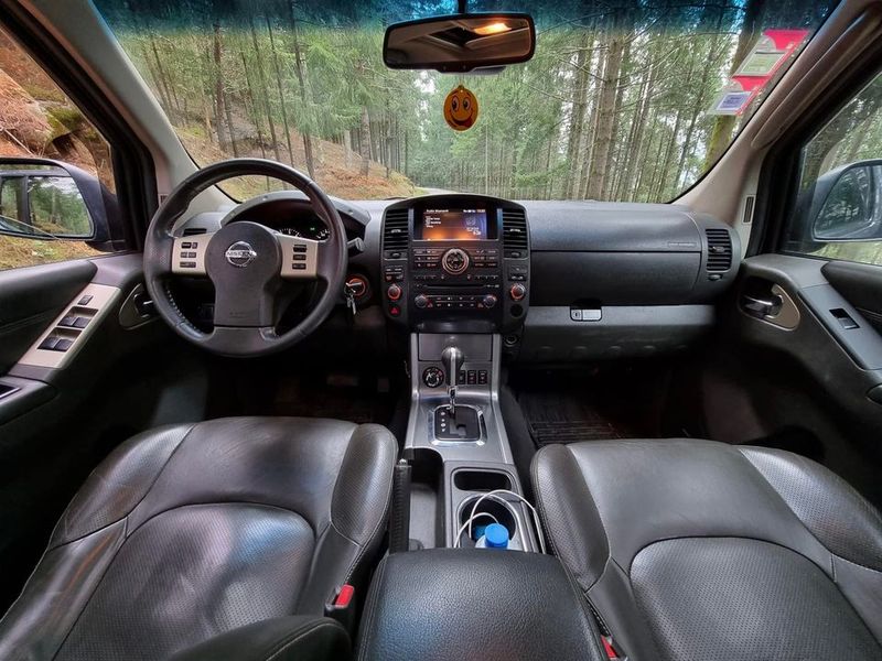 Nissan Navara • 2017 • 90,000 km 4