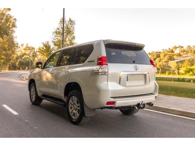 Toyota Land Cruiser • 2013 • 185,000 km 2