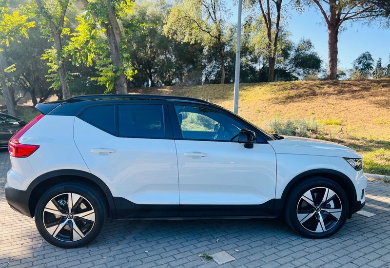 Volvo XC40 • 2021 • 48,476 km 5